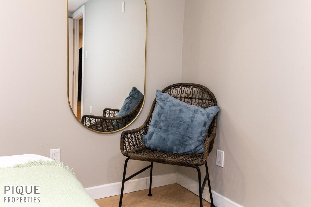 Appartamento Park Life Escape-King Beds-Sleeps 10-Pet Friendly Edmonton Esterno foto