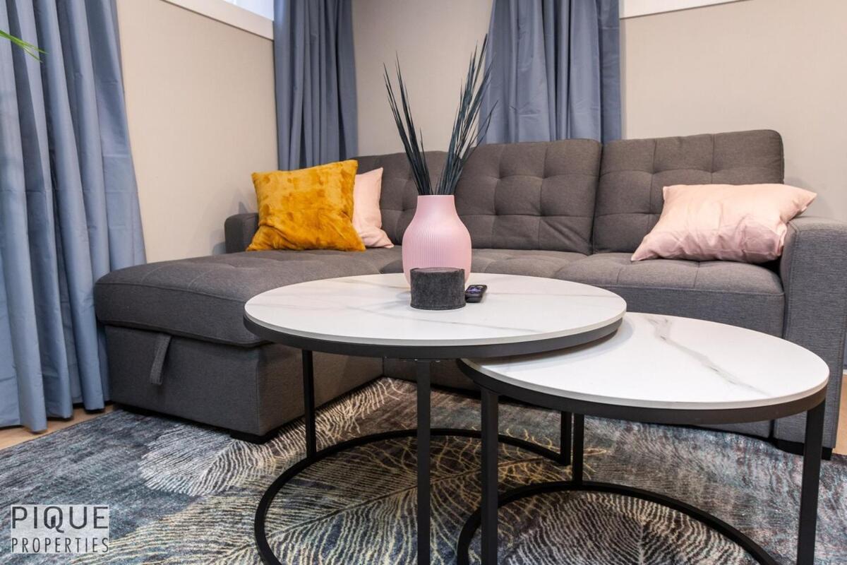 Appartamento Park Life Escape-King Beds-Sleeps 10-Pet Friendly Edmonton Esterno foto