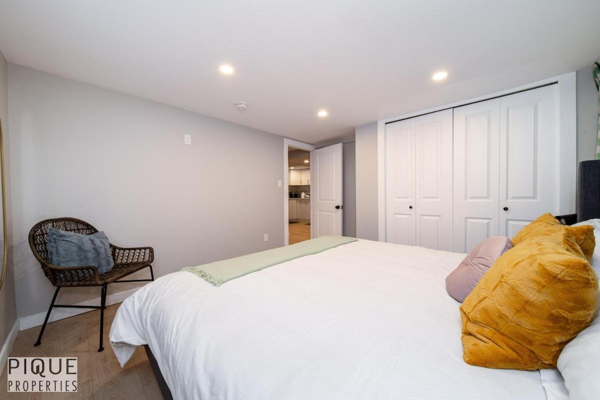 Appartamento Park Life Escape-King Beds-Sleeps 10-Pet Friendly Edmonton Esterno foto