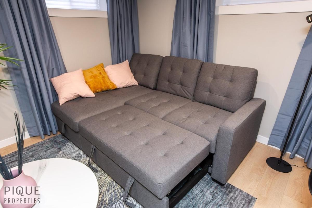 Appartamento Park Life Escape-King Beds-Sleeps 10-Pet Friendly Edmonton Esterno foto